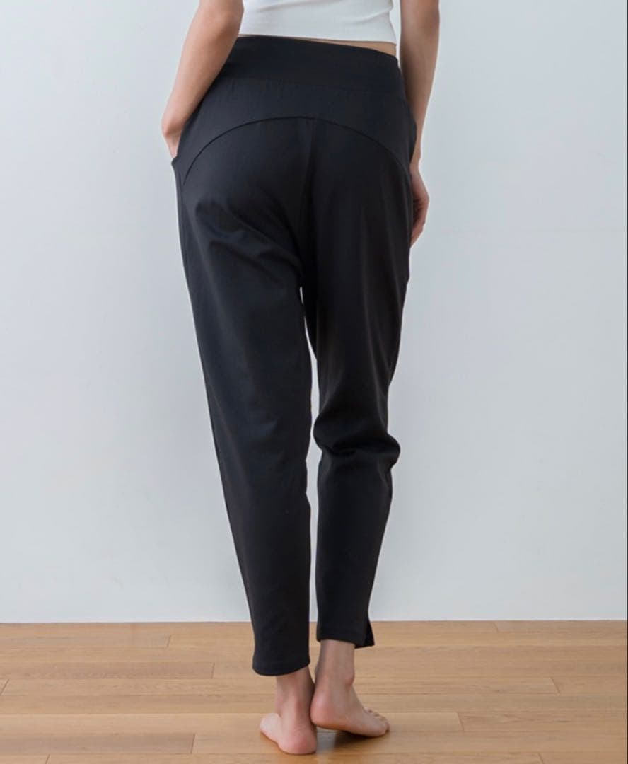 【新品】LAVA SUKALA ダブルニットジョガーパンツ Ｍサイズ ブラック